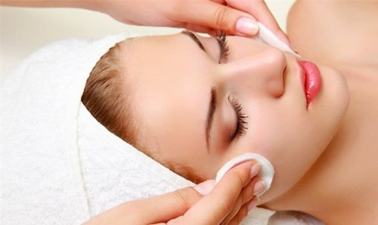 پاکسازی پوست صورت؛ مزایا، معایب و مراحل آن + عکس قبل و بعد 1 پاکسازی پوست صورت